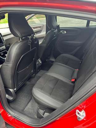 VOLVO-C40-2022