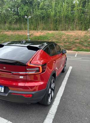 VOLVO-C40-2022