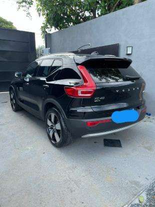VOLVO-XC40-2019