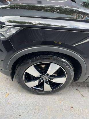 VOLVO-XC40-2019