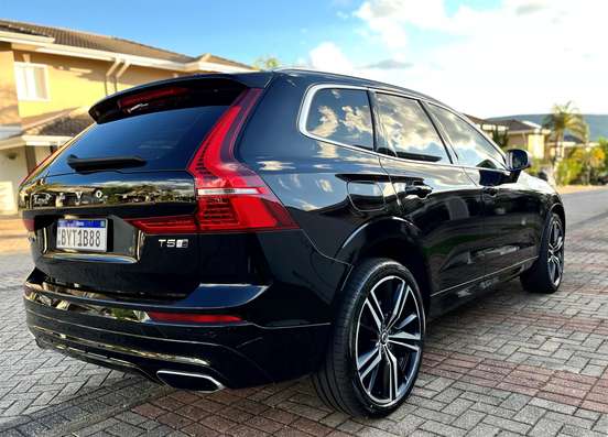 VOLVO-XC60-2018