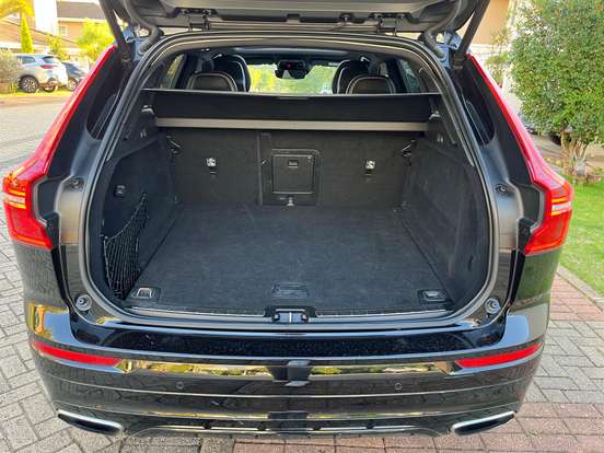 VOLVO-XC60-2.0 T5 GASOLINA R-DESIGN AWD GEARTRONIC VOLVO-XC60-2018