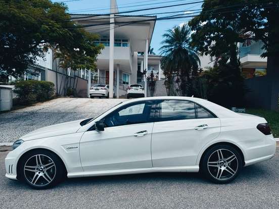 MERCEDES-BENZ-E 63 AMG-6.2 SEDAN V8 32V GASOLINA 4P AUTOMÁTICO MERCEDES-BENZ-E 63 AMG-2010