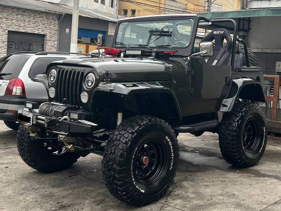 Willys Jeep 2.6 6 Cilindros 12V Gasolina 2P Manual