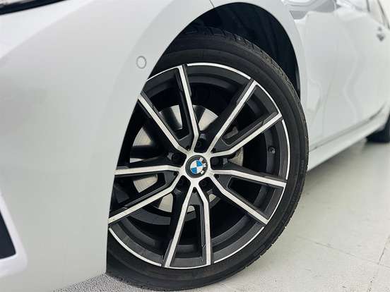 BMW-320i-2021