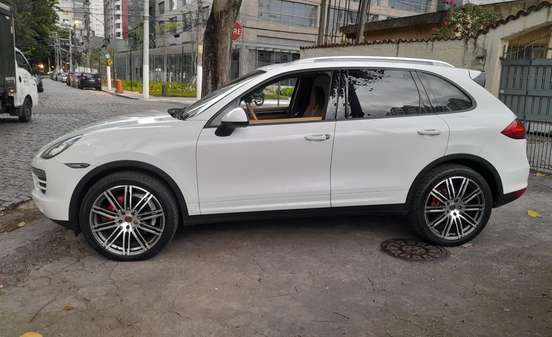 PORSCHE-CAYENNE-2013