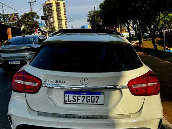 MERCEDES-BENZ-GLA 250-2.0 16V TURBO GASOLINA SPORT 4P AUTOMÁTICO MERCEDES-BENZ-GLA 250-2015