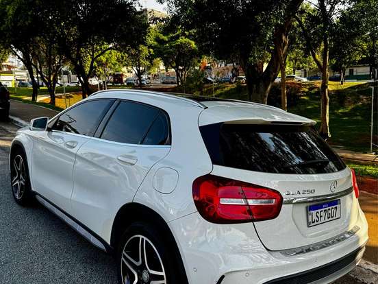 MERCEDES-BENZ-GLA 250-2.0 16V TURBO GASOLINA SPORT 4P AUTOMÁTICO MERCEDES-BENZ-GLA 250-2015