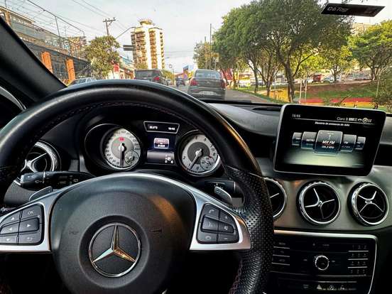 MERCEDES-BENZ-GLA 250-2.0 16V TURBO GASOLINA SPORT 4P AUTOMÁTICO MERCEDES-BENZ-GLA 250-2015