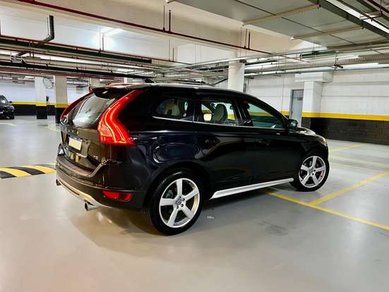VOLVO-XC60-2012
