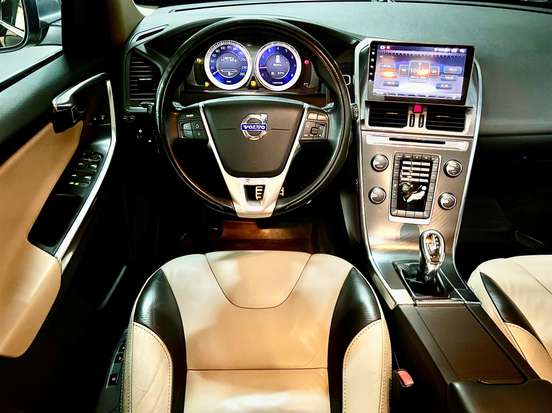 VOLVO-XC60-2012