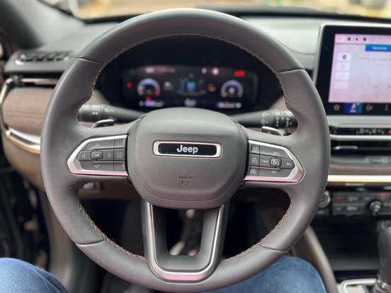 JEEP-COMMANDER-2023