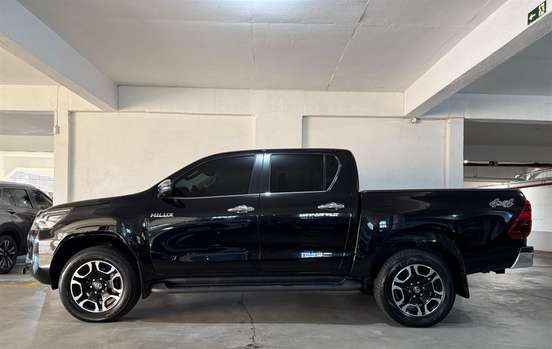 TOYOTA-HILUX-2021