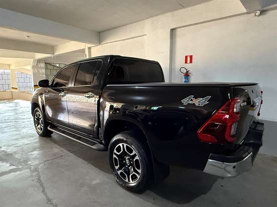 TOYOTA-HILUX-2.8 D-4D TURBO DIESEL CD SRX 4X4 AUTOMÁTICO TOYOTA-HILUX-2021