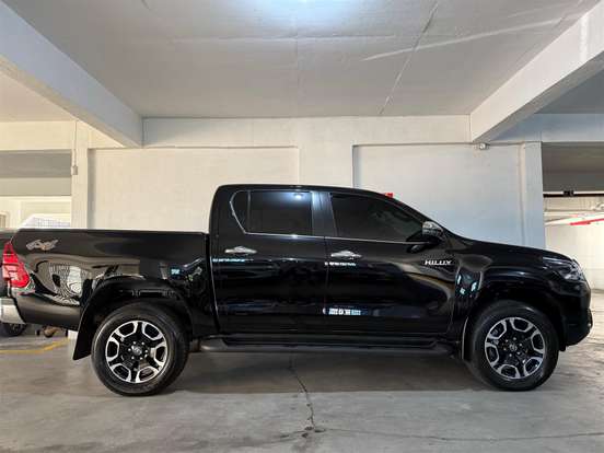 TOYOTA-HILUX-2.8 D-4D TURBO DIESEL CD SRX 4X4 AUTOMÁTICO TOYOTA-HILUX-2021