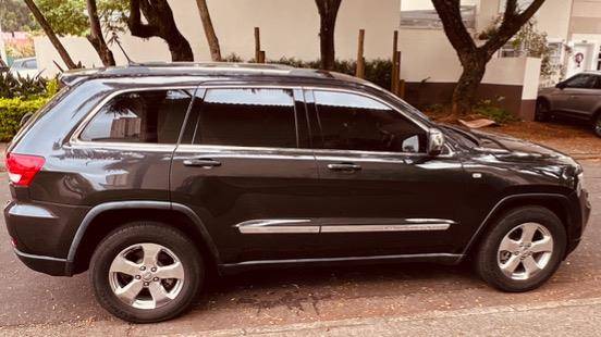 JEEP GRAND CHEROKEE 3.6 LAREDO 4X4 V6 24V GASOLINA 4P AUTOMÁTICO