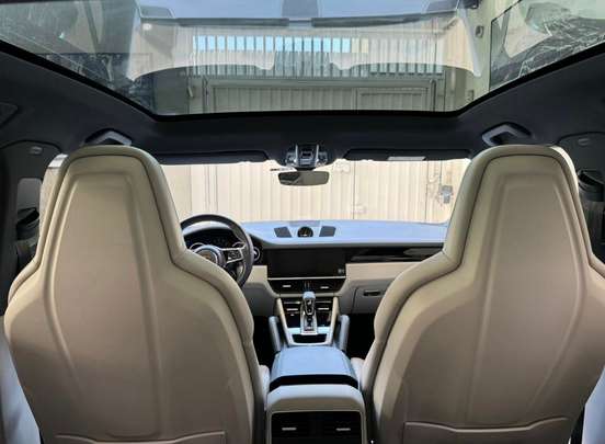PORSCHE-CAYENNE-2021