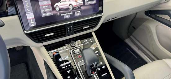 PORSCHE-CAYENNE-2021