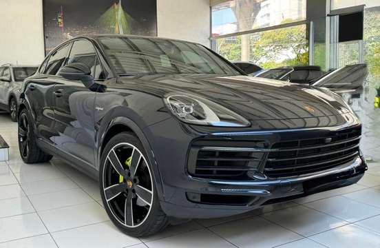 PORSCHE-CAYENNE-2021