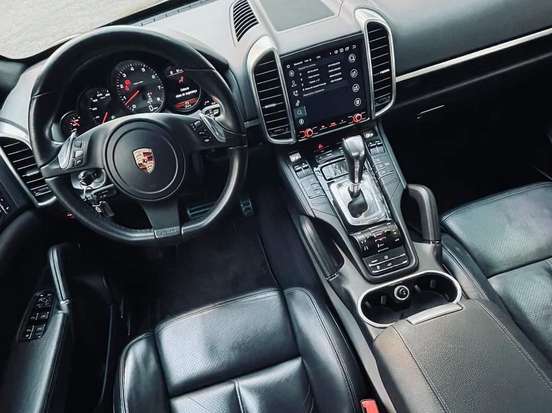 PORSCHE-CAYENNE-2011