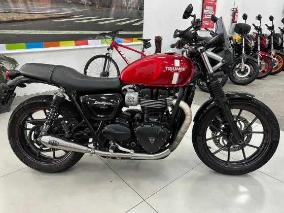 TRIUMPH STREET TWIN 