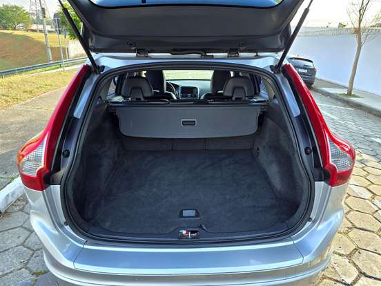 VOLVO-XC60-2015