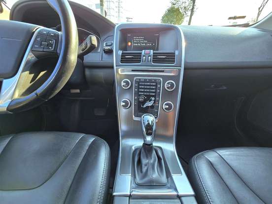 VOLVO-XC60-2.0 T5 COMFORT FWD TURBO GASOLINA 4P AUTOMÁTICO VOLVO-XC60-2015