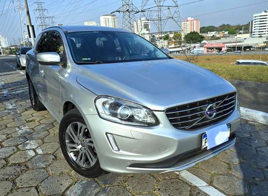 VOLVO-XC60-2015