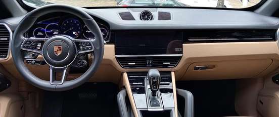 PORSCHE-CAYENNE-2022