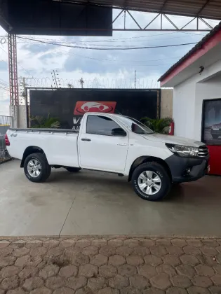 TOYOTA HILUX 2.8 D-4D TURBO DIESEL CS 4X4 MANUAL