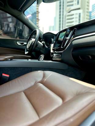 VOLVO-XC60-2021