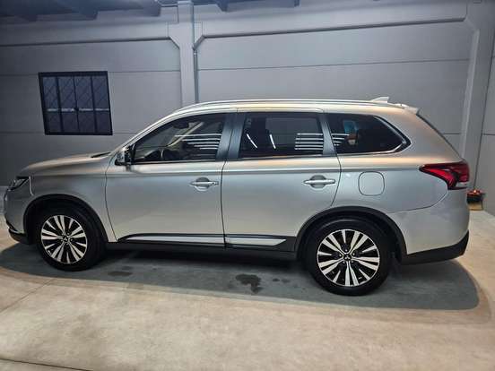 MITSUBISHI-OUTLANDER-2019
