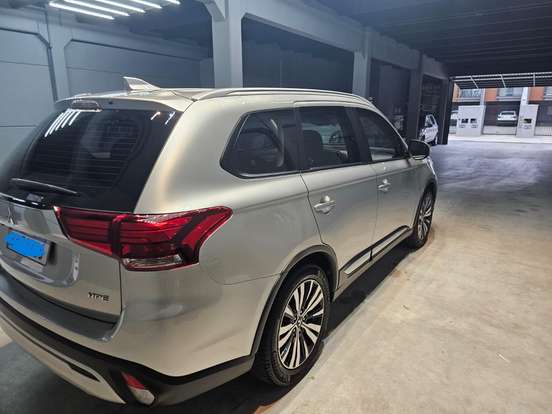 MITSUBISHI-OUTLANDER-2019
