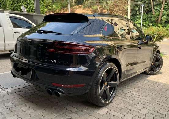 PORSCHE-MACAN-2016