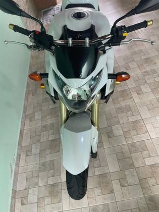 SUZUKI GSR 750 