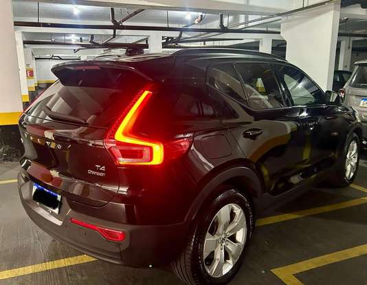 VOLVO-XC40-2018