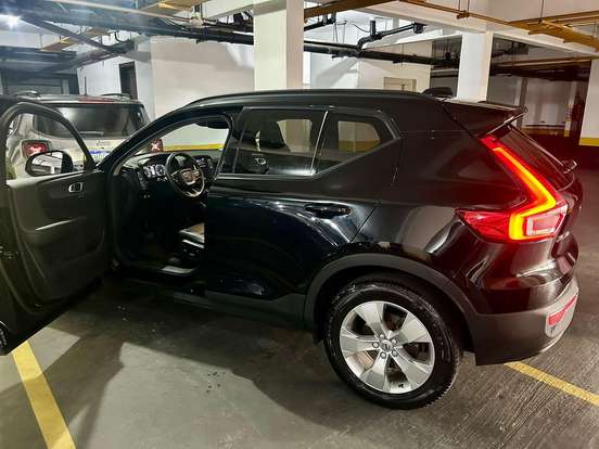 VOLVO-XC40-2018