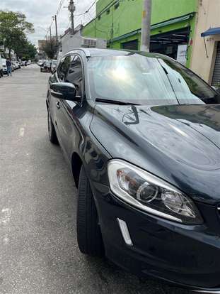 VOLVO-XC60-2017