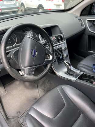 VOLVO-XC60-2017