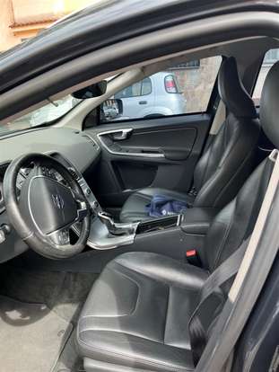 VOLVO-XC60-2017