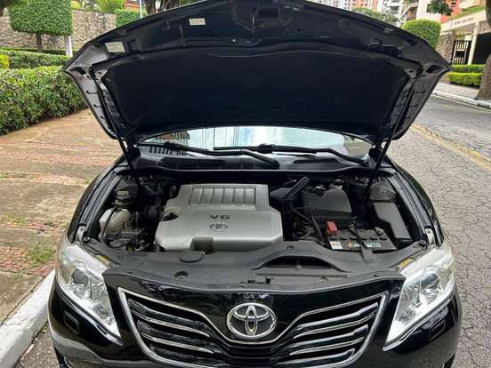 TOYOTA-CAMRY-2010