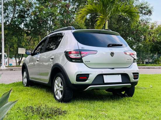 RENAULT-SANDERO-2021