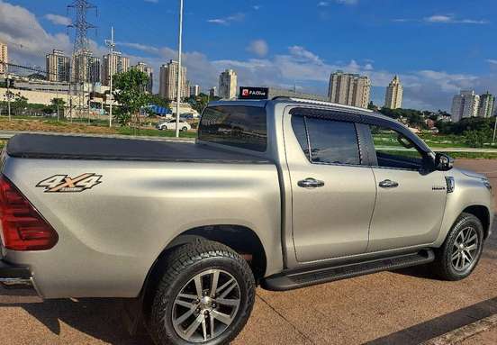 TOYOTA-HILUX-2016