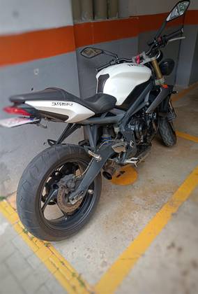 TRIUMPH STREET TRIPLE 675 ABS 