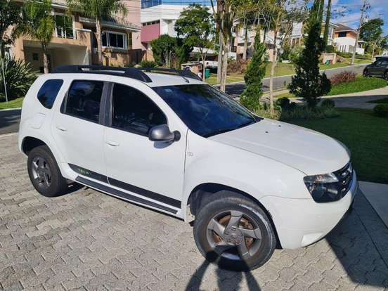 RENAULT-DUSTER-2014