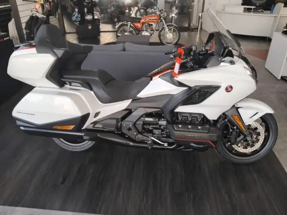 HONDA GL 1800 GOLD WING TOUR HONDA GL 1800 GOLD WING TOUR