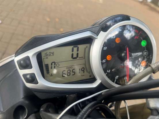 TRIUMPH-STREET TRIPLE 675 ABS-2014