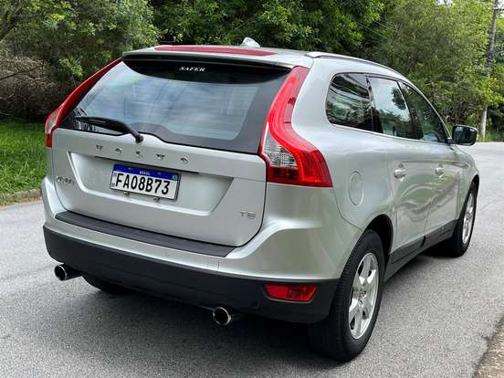 VOLVO-XC60-2012