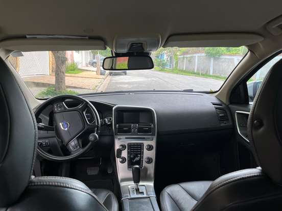 VOLVO-XC60-2012