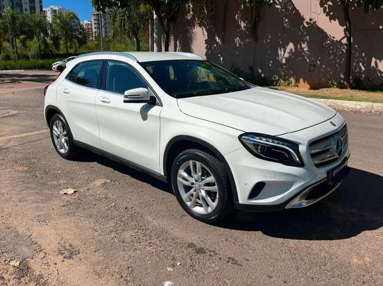 MERCEDES-BENZ-GLA 200-2015